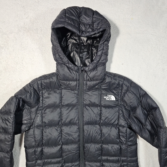 The North Face Women's Black Puffer Coat - Picture 7 of 16